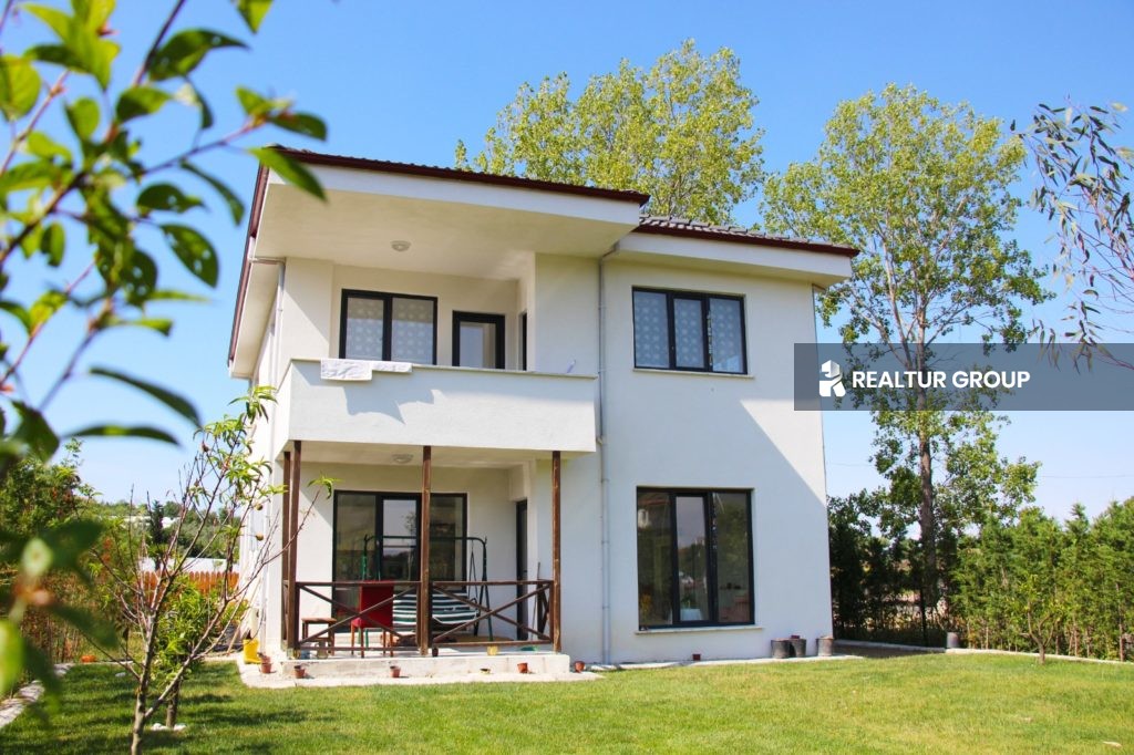 Villas For Sale in Turkey: Villa for Sale Close to Seaside, Located in Yalova, Termal