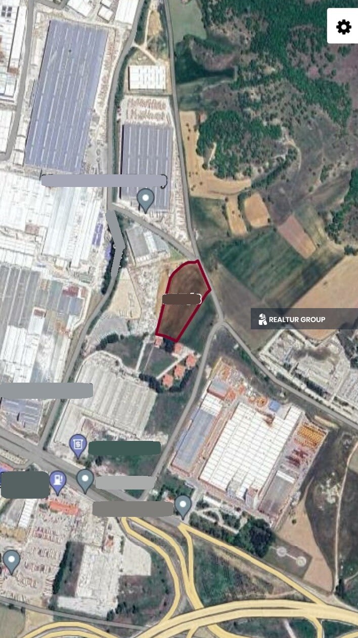 أرض في المنطقة الصناعية للبيع في تركيا في محافظة بيلجيك منطقة بوزويوك