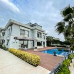 https://realtur.com.tr/property/luxurious-villa-for-sale-in-kocaeli-izmit-enjoy-a-lavish-lifestyle-with-an-outdoor-pool/