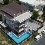 https://realtur.com.tr/property/villa-luxueuse-de-quatre-etages-a-vendre-avec-piscine-a-istanbul-silivri/