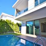 https://realtur.com.tr/property/luxurious-villa-for-sale-with-swimming-pool-near-beylikduzu-marina-istanbul-living-at-its-finest/